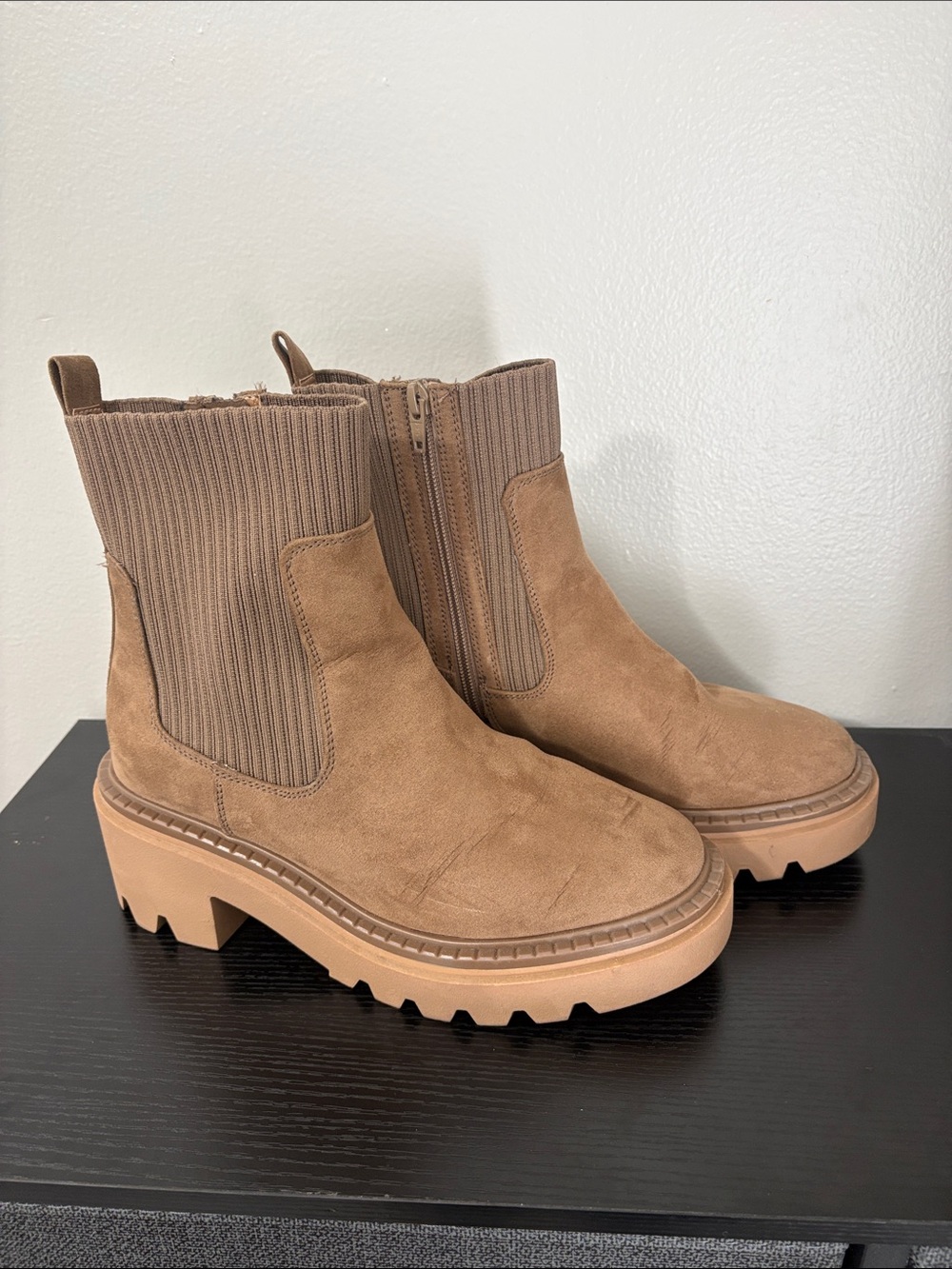 Universal Thread Tan Ribbed Chelsea Lug Booties
